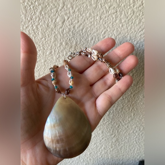 Handmade Natural Shell Pendant Necklace - Picture 3 of 5